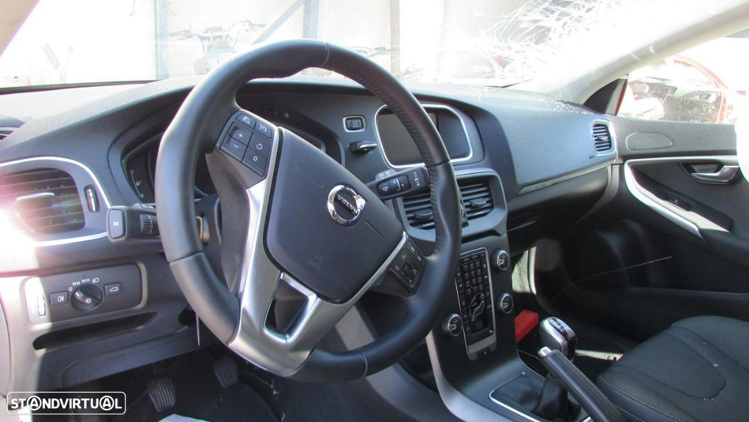 Volvo V40 2.0 D2 (120cv) de 2019 - Peças Usadas (7092) - 6