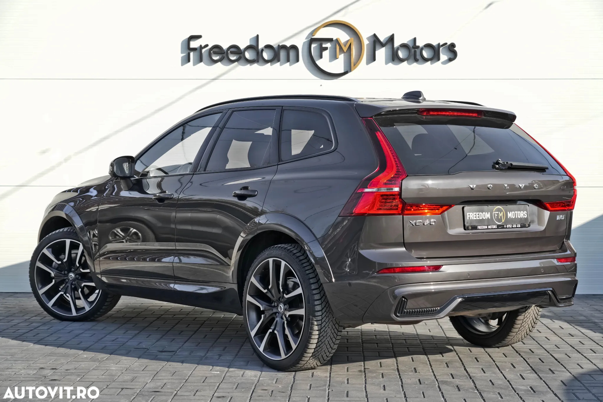 Volvo XC 60 B5 MHEV AT8 AWD R-Design - 4