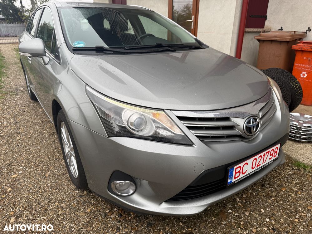 Toyota Avensis 2012 photo 2