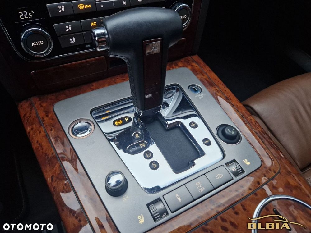 Volkswagen Phaeton - 36