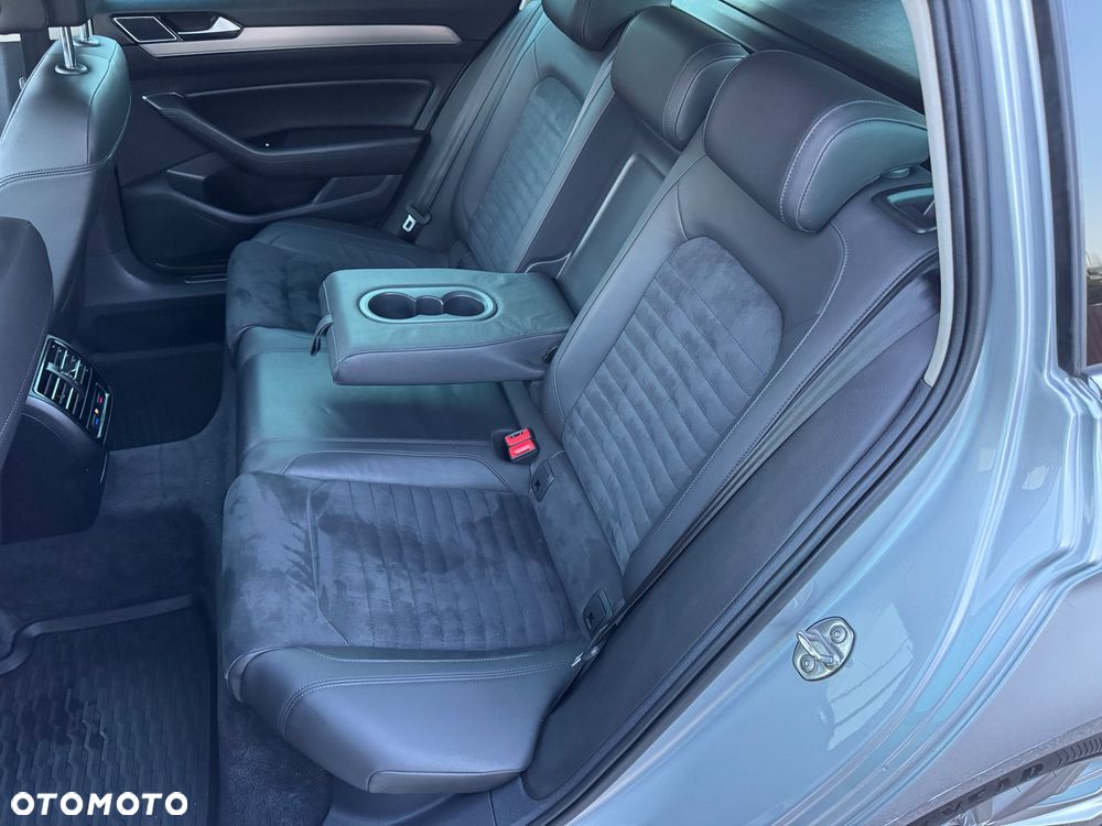 Volkswagen Passat - 24