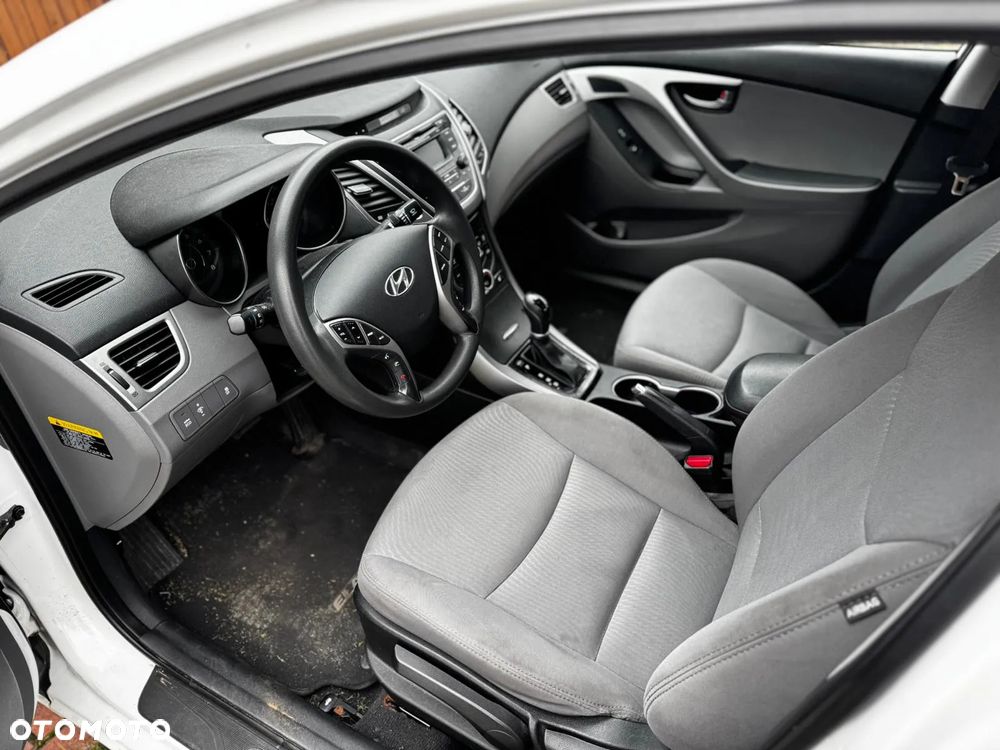 Hyundai Elantra - 19