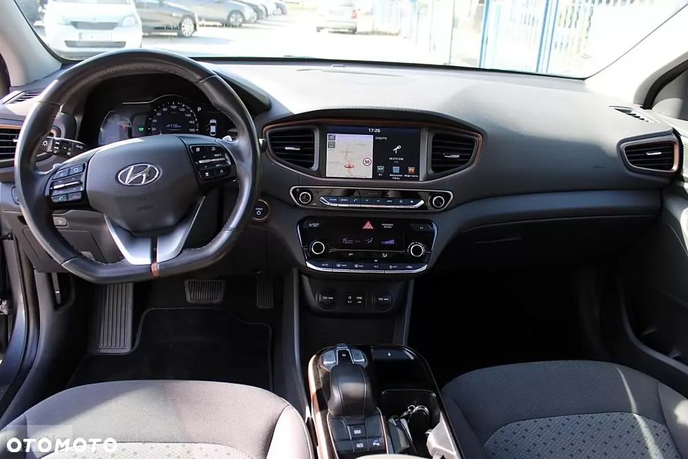 Hyundai IONIQ - 16