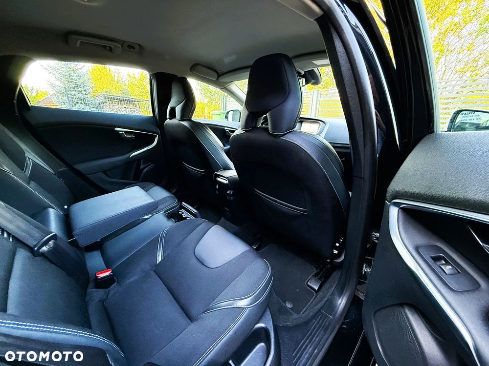 Volvo V40 D3 Momentum - 9