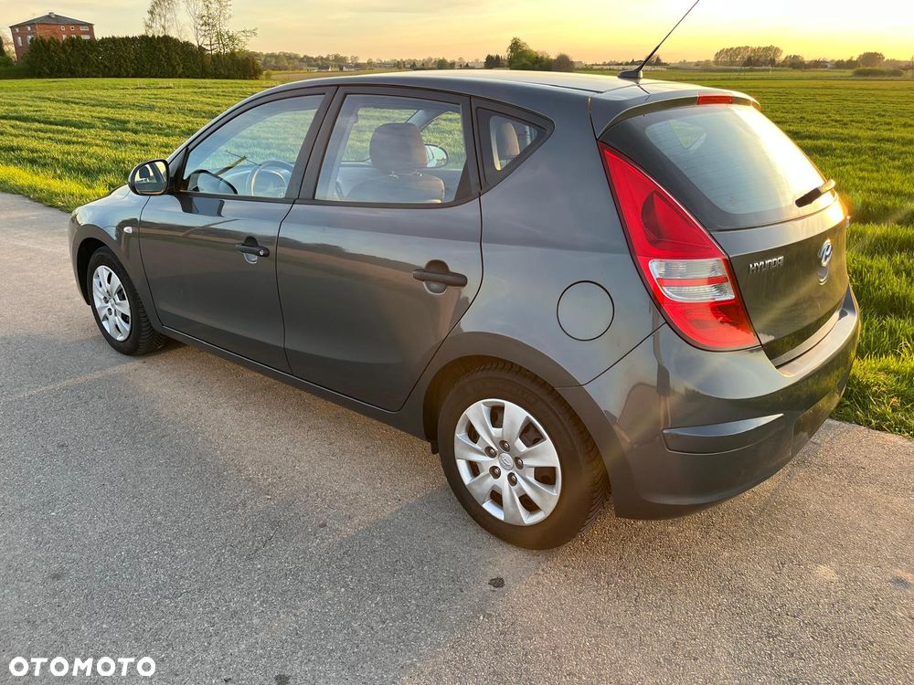 Hyundai i30 1.4 Base + - 6