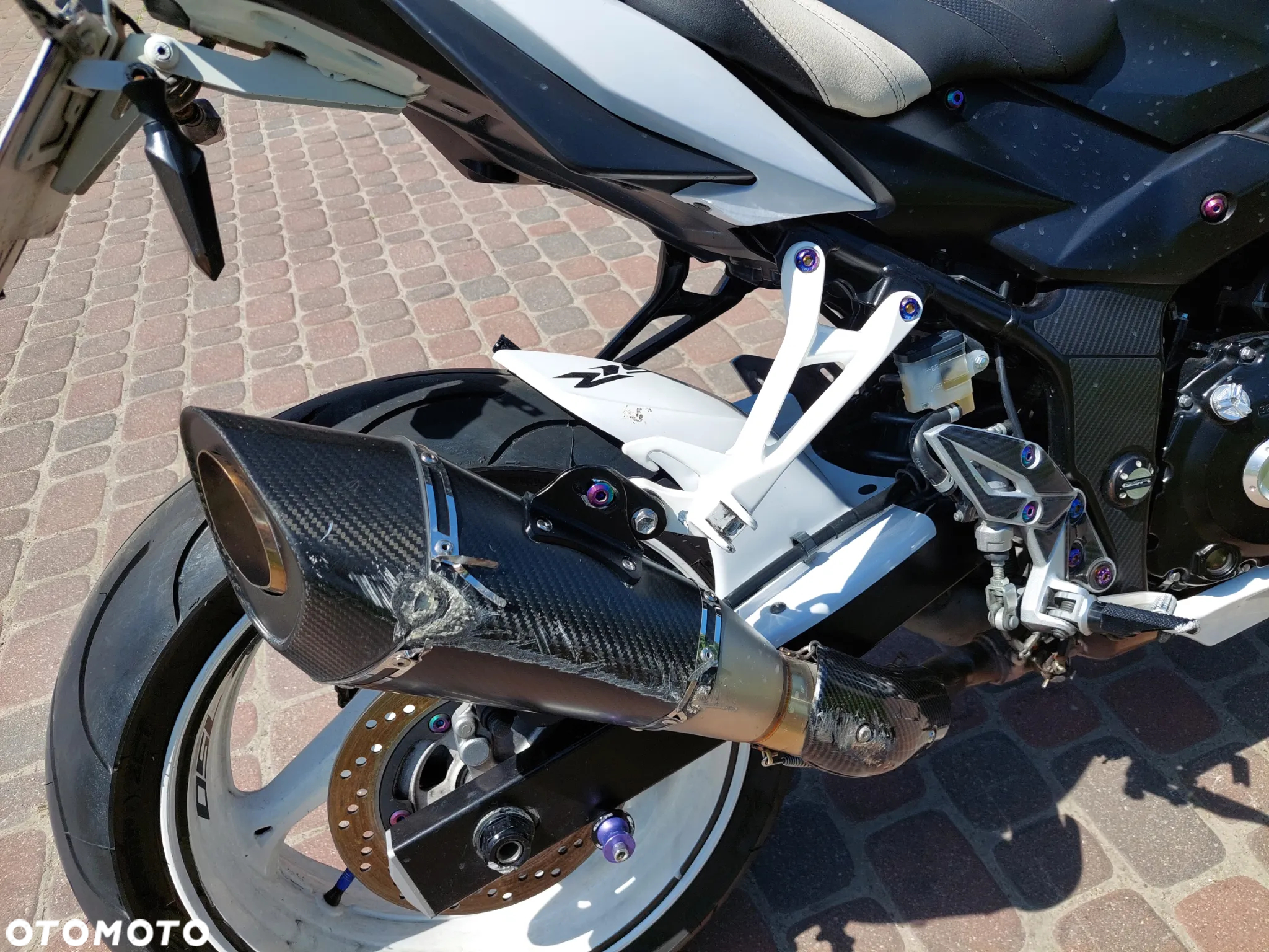 Suzuki GSR - 17