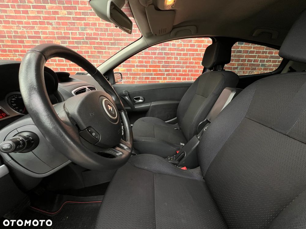 Renault Clio - 12