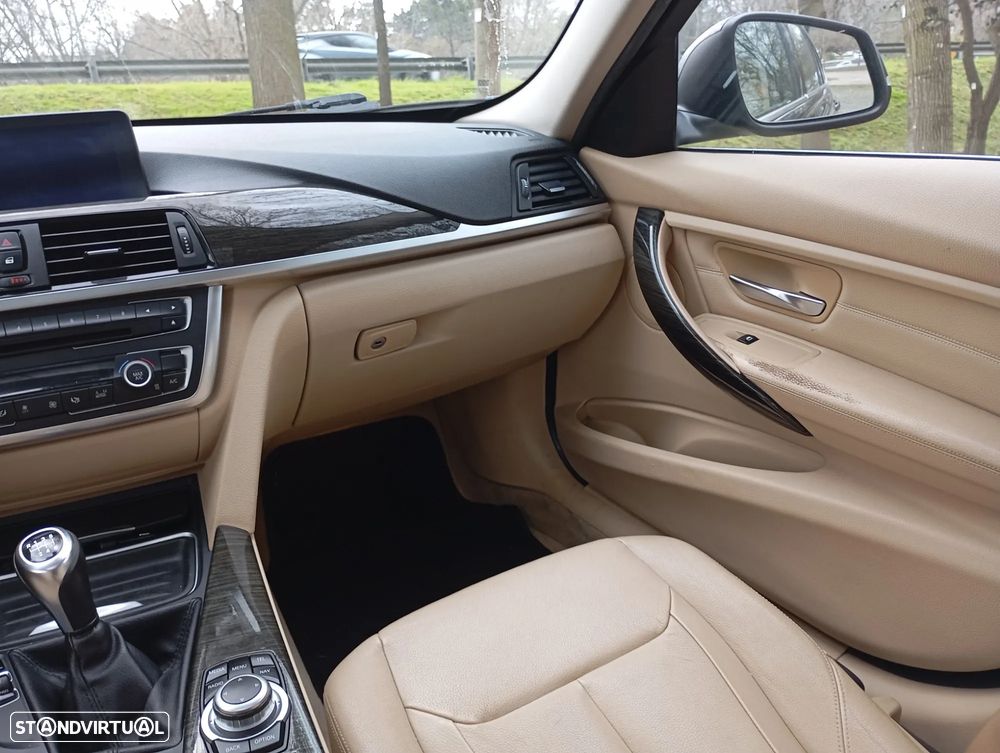 BMW 320 d Line Luxury - 23