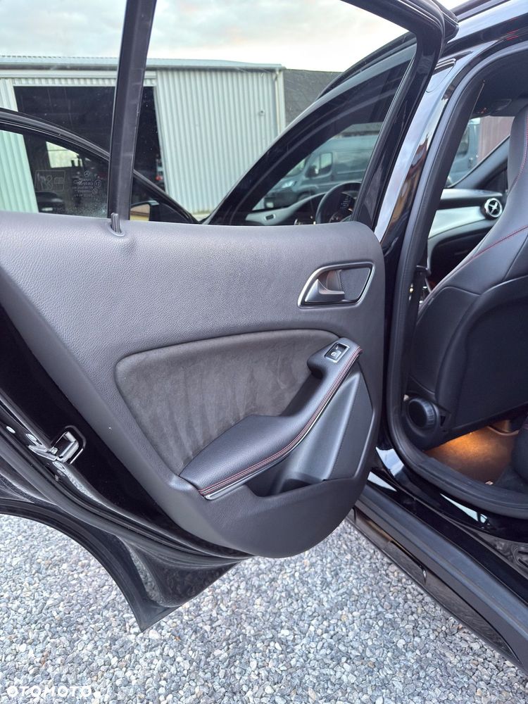 Mercedes-Benz GLA 220 4-Matic AMG Line - 15