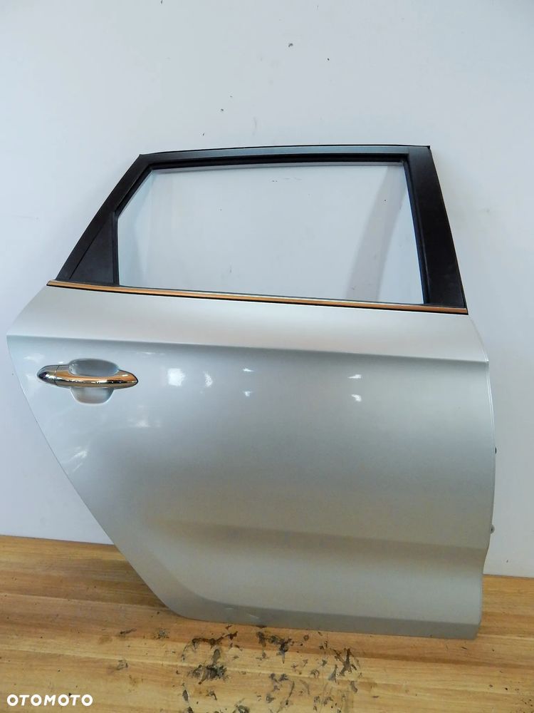 Drzwi prawy przód tył Kia Carens IV 13-19 kolor 3D srebrny  Łuków części - 2