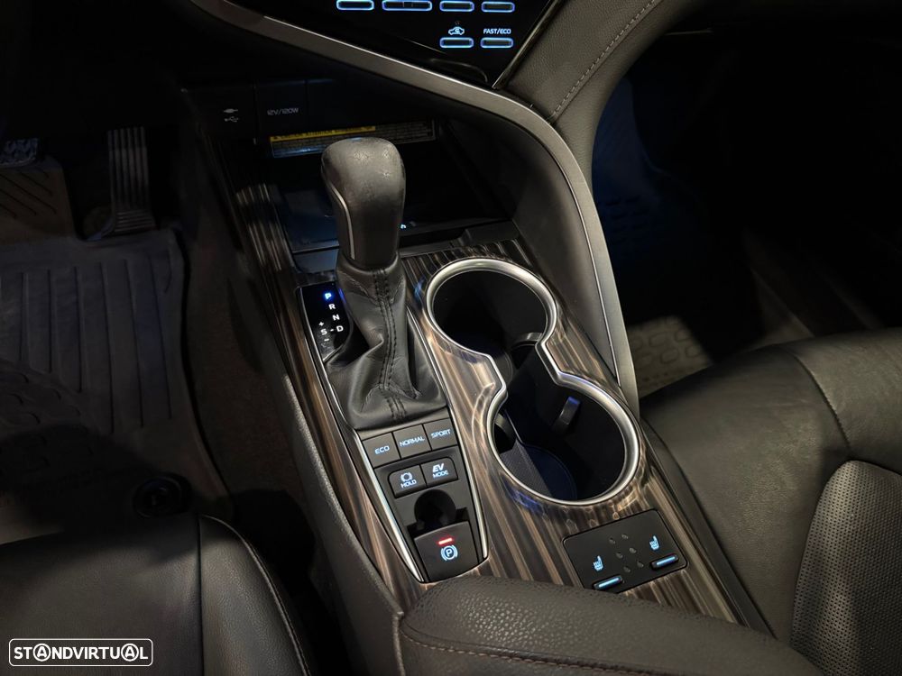 Toyota Camry 2.5 Hybrid Luxury - 38