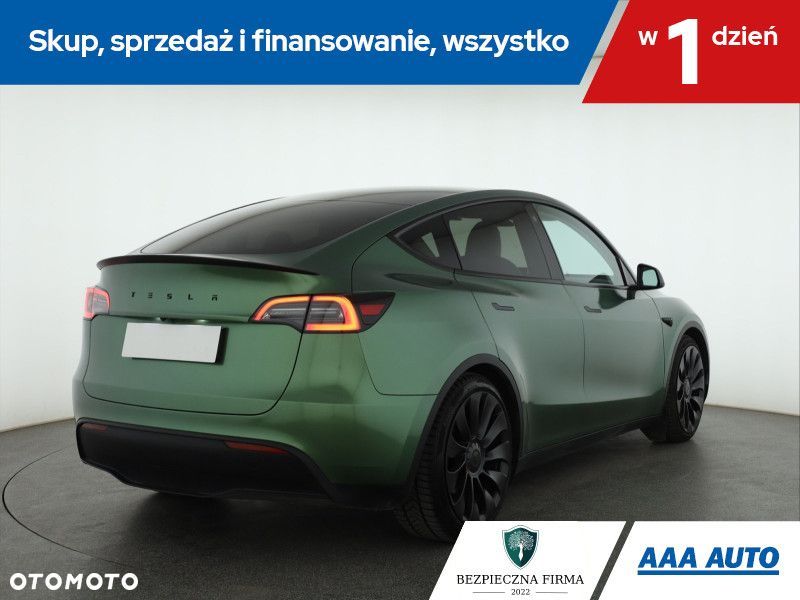 Tesla Model Y - 7