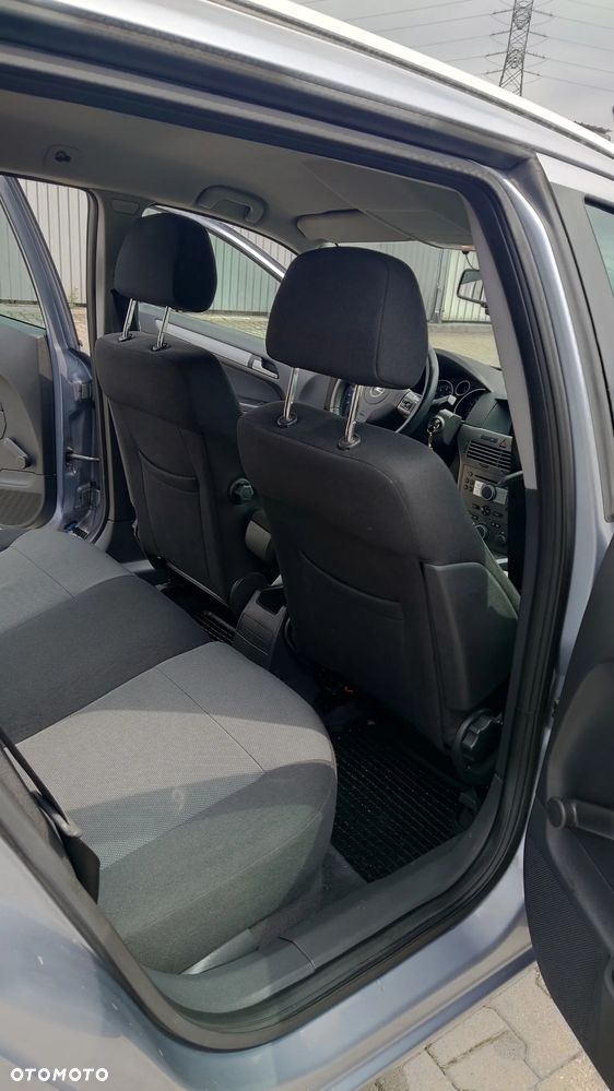 Opel Astra 1.6 Sport - 22