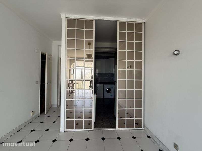 T2 Oeiras, cozinha equipada, bom estado - Grande imagem: 5/12