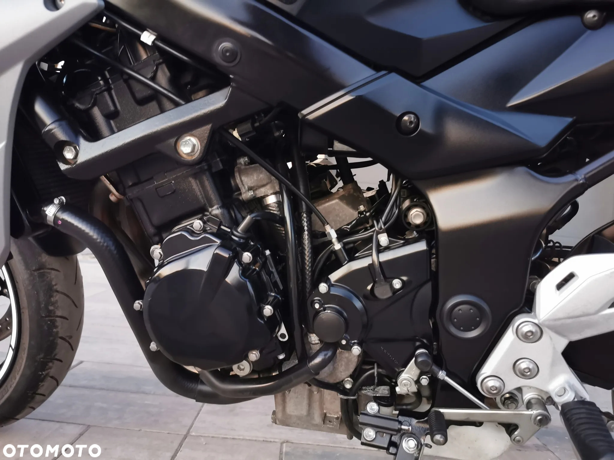 Suzuki GSR - 10