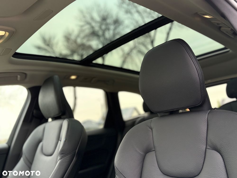 Volvo XC 60 B4 D AWD Plus Dark - 26