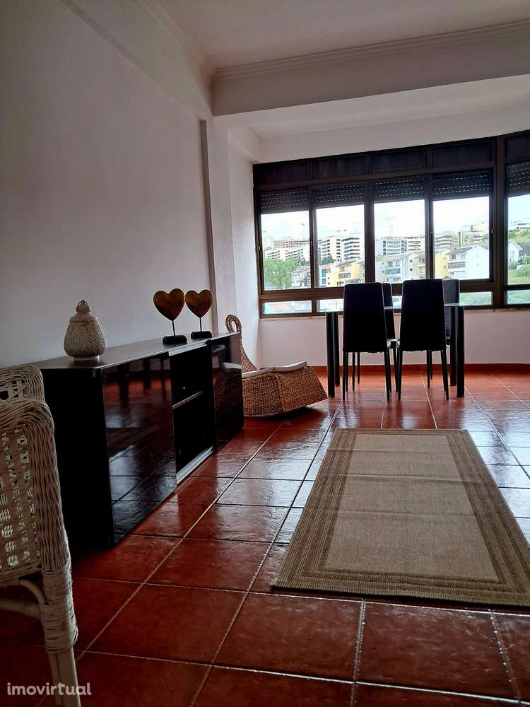 Apartamento T2 com 90m2 situado em Loures. - Grande imagem: 2/6