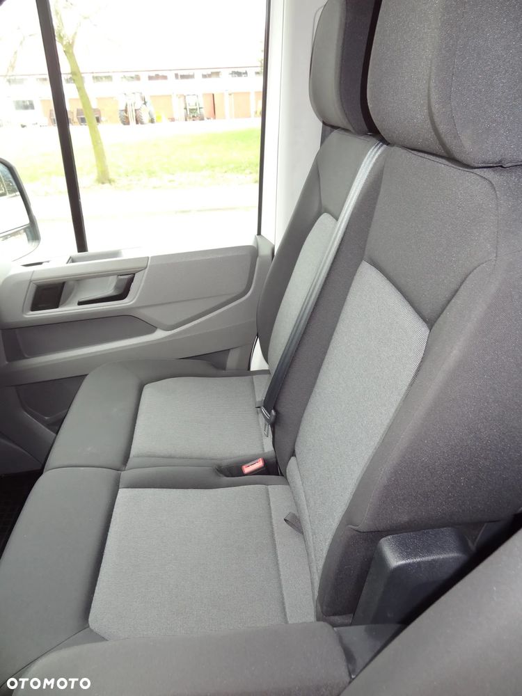 Volkswagen Crafter 2 L2H2 Furgon 35 Średni - 9