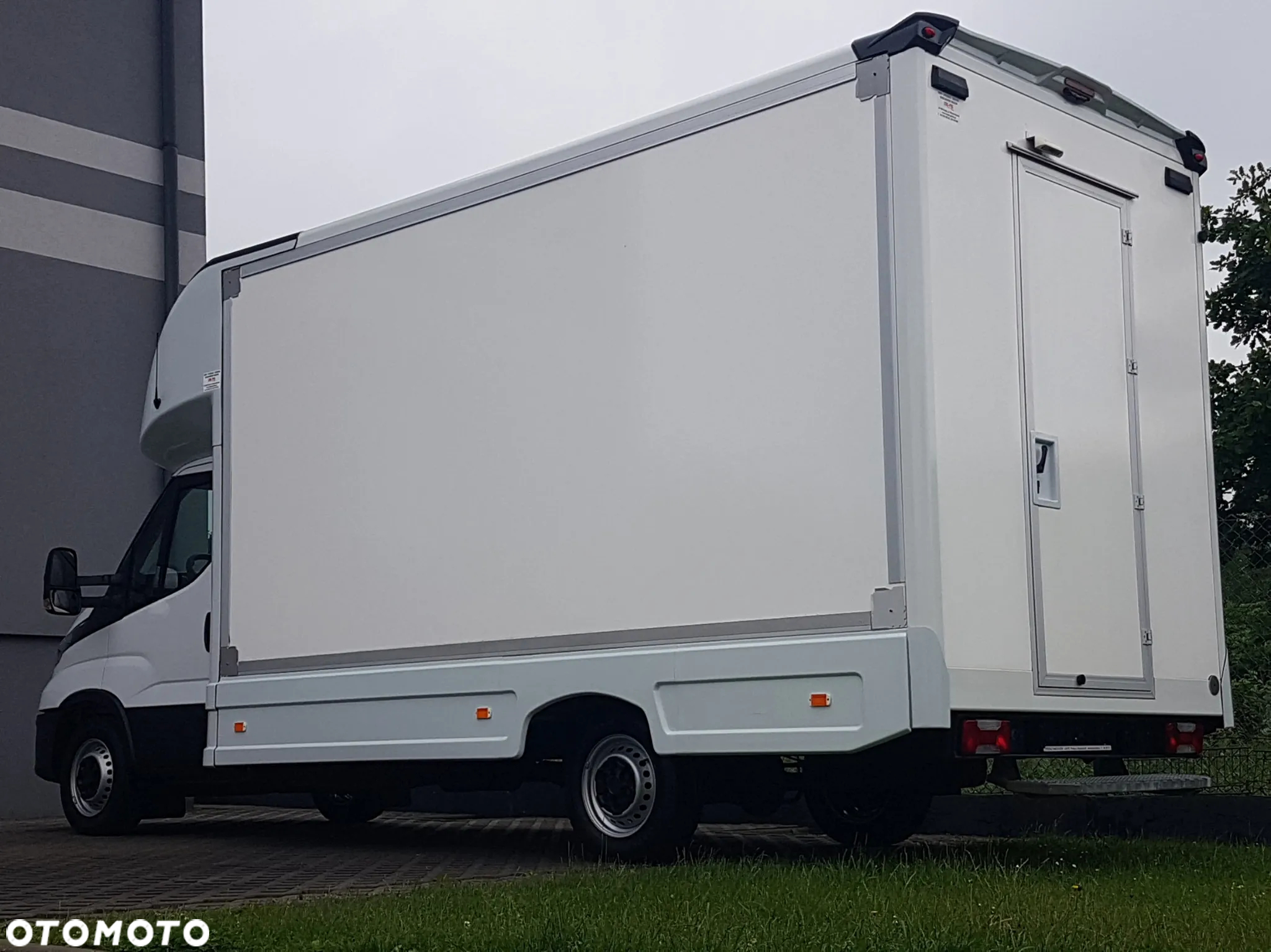 Iveco DAILY KONTENER NISKOPODŁOGOWY 4,43x2,23x2,42 SKLEP FOODTRUCK BAR KLIMA KONIOWÓZ KAMPER - 27