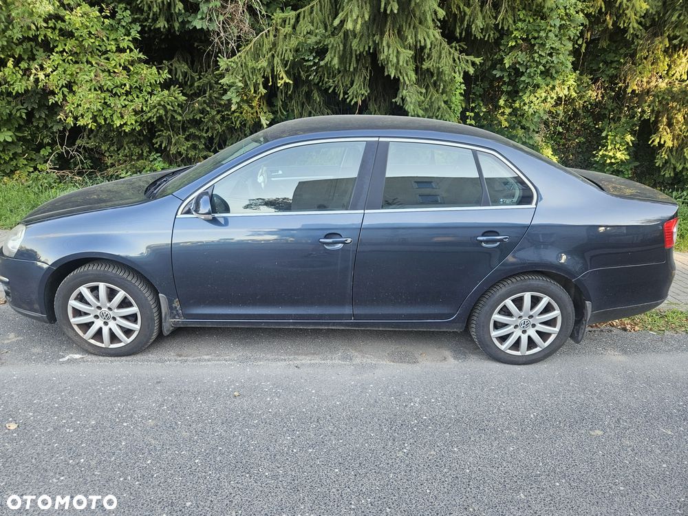 Volkswagen Jetta - 1