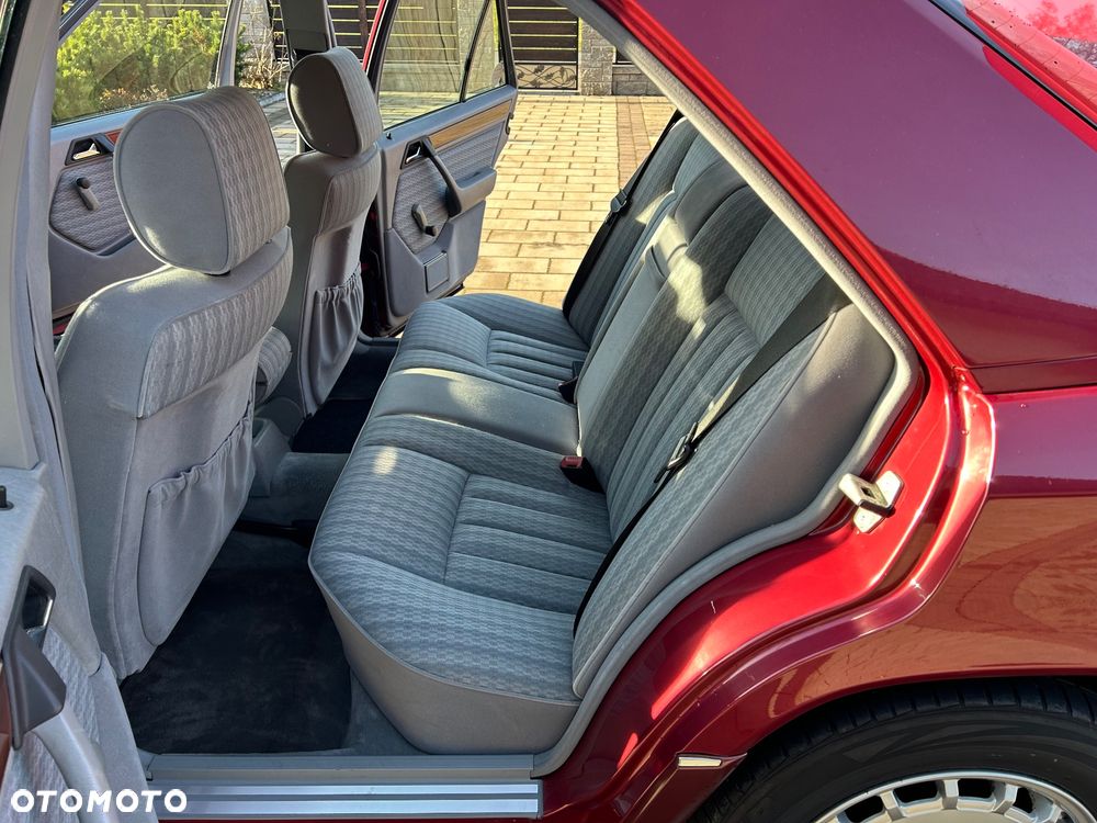 Mercedes-Benz W124 (1984-1993) - 22