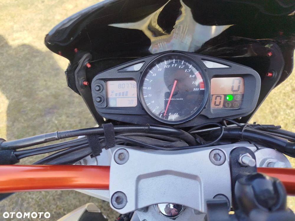 Suzuki GSR - 7