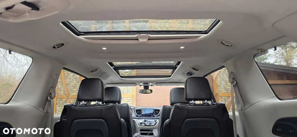 Chrysler Pacifica - 26