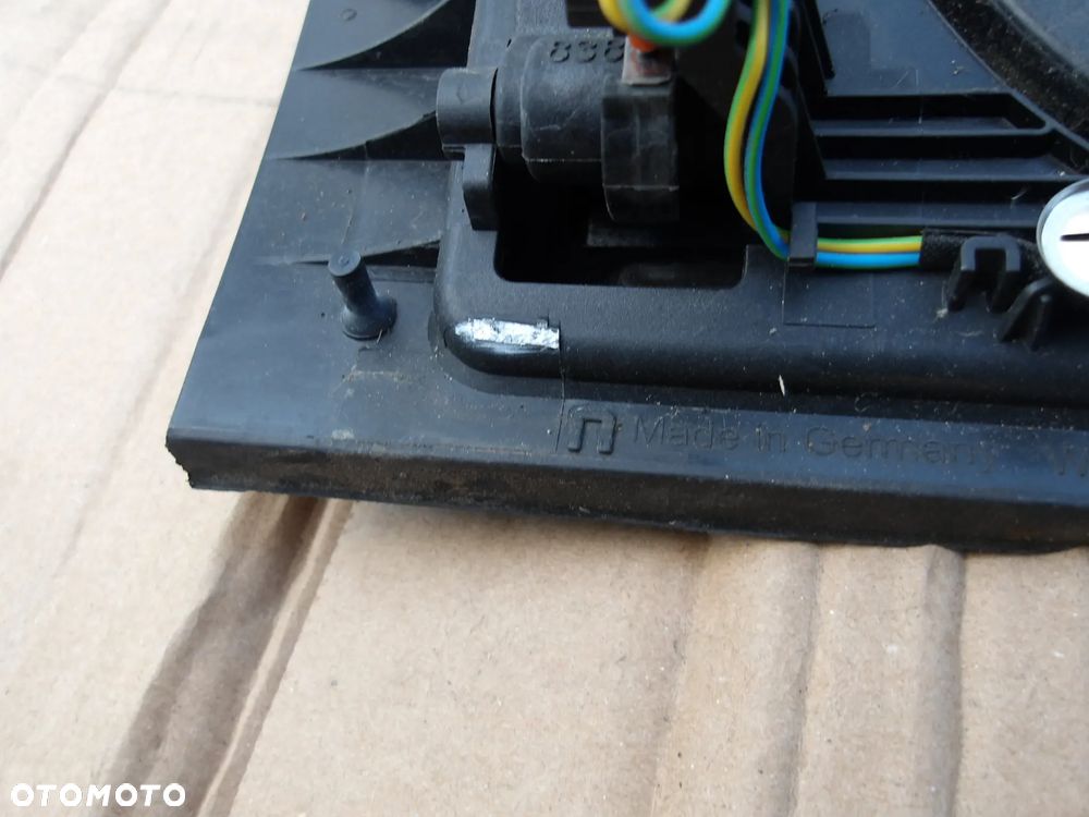 GNIAZDA LADOWANIA KLAPKA AUDI E TRON 4KE971375 - 9