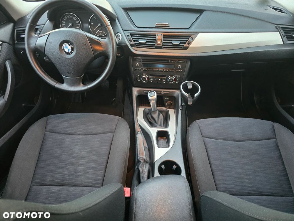 BMW X1 sDrive18d xLine - 33