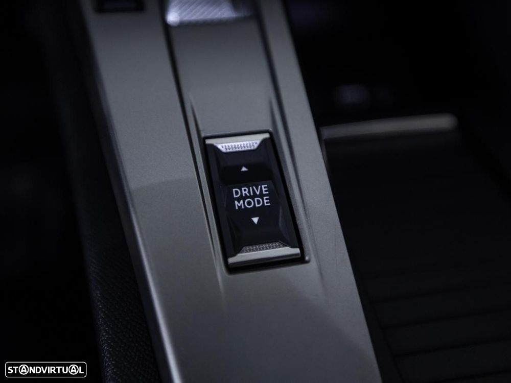 Peugeot 408 1.2 Hybrid Allure e-DCS6 - 18