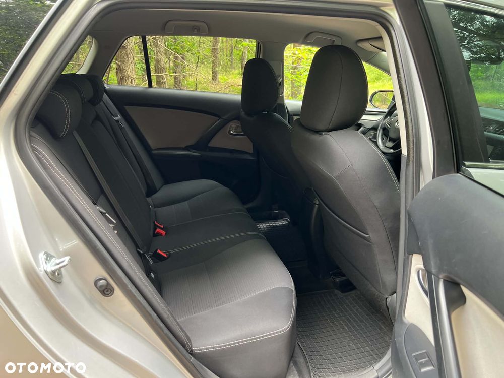 Toyota Avensis 2.0 D-4D Premium - 9