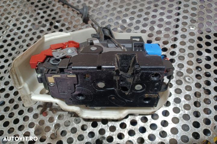 Broasca usa fata stanga 3D1837015A Volkswagen VW Golf 5 [2003 - 2009] - 2