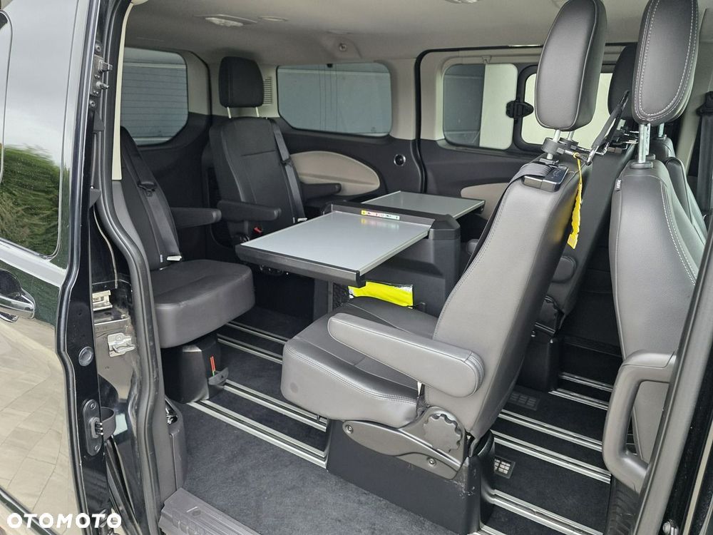 Ford Tourneo Custom - 28