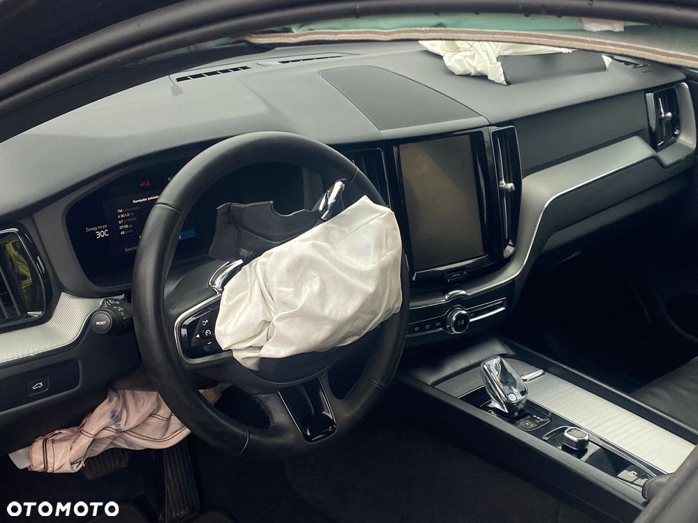 Volvo XC 60 B4 D AWD Plus Dark - 19