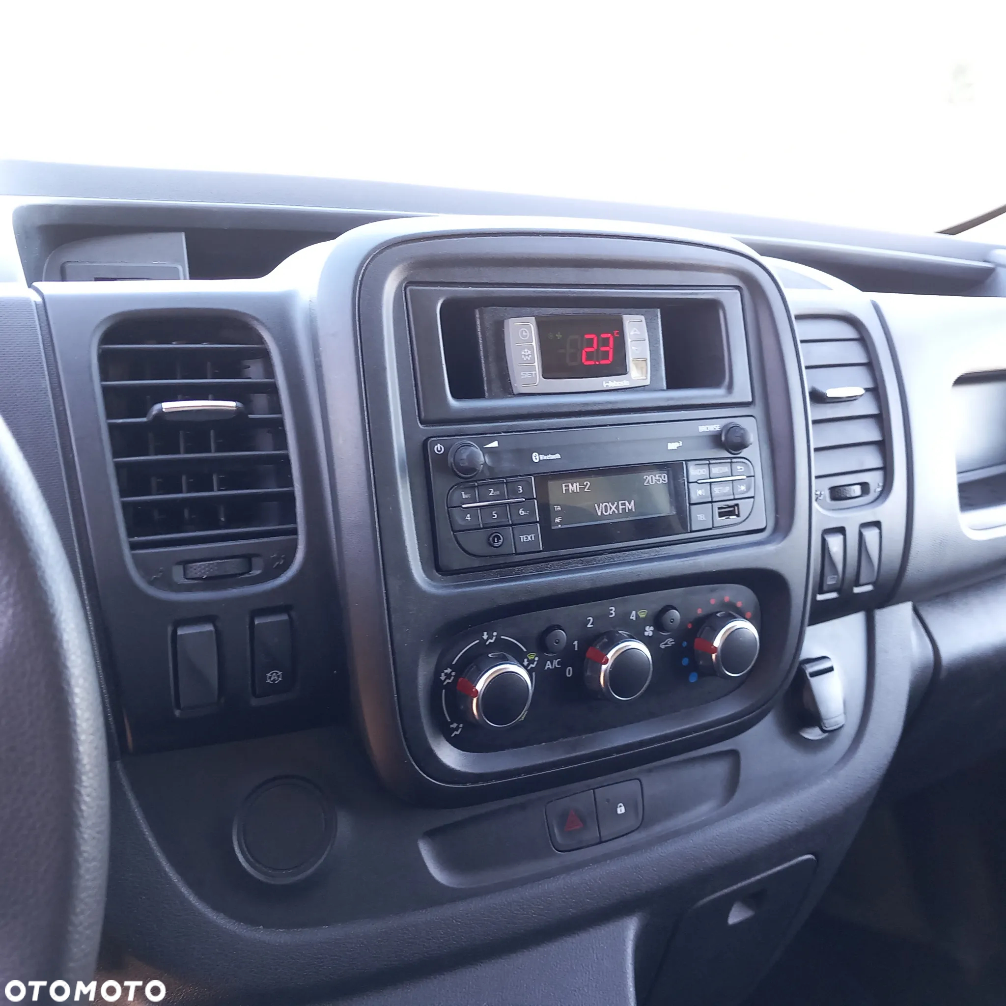 Renault Trafic - 16