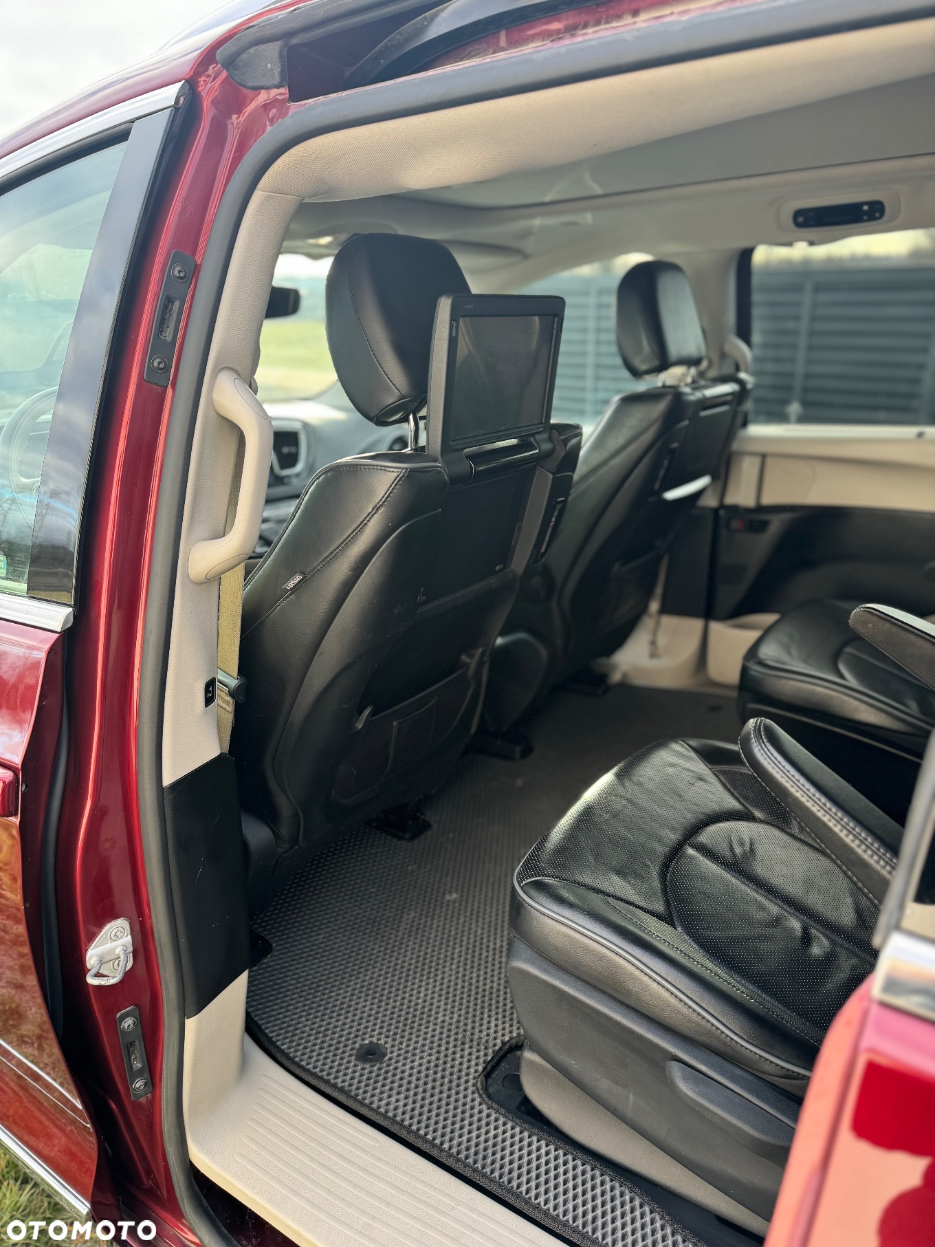 Chrysler Pacifica - 10