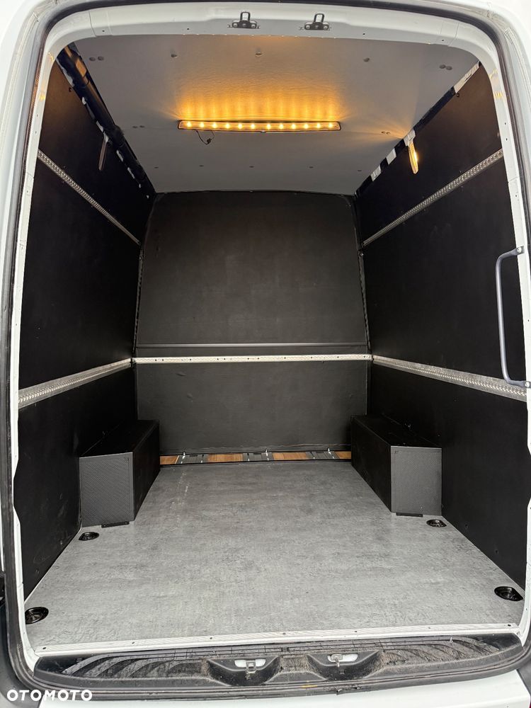 Mercedes-Benz Sprinter - 12