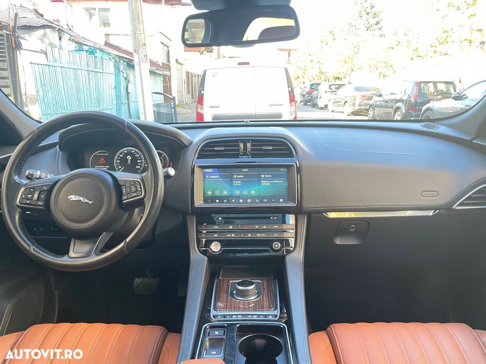 Jaguar F-Pace 30d AWD R-Sport - 11