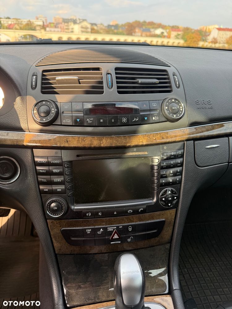 Mercedes-Benz E-Class 2003 photo 2