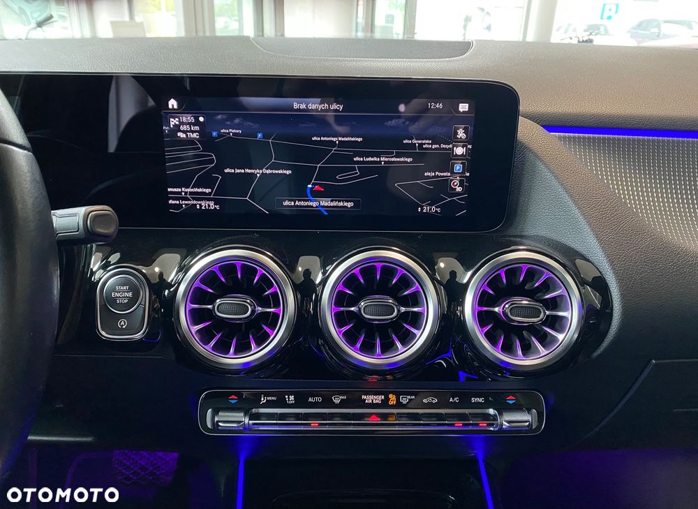 Mercedes-Benz GLA 180 Progressive - 24