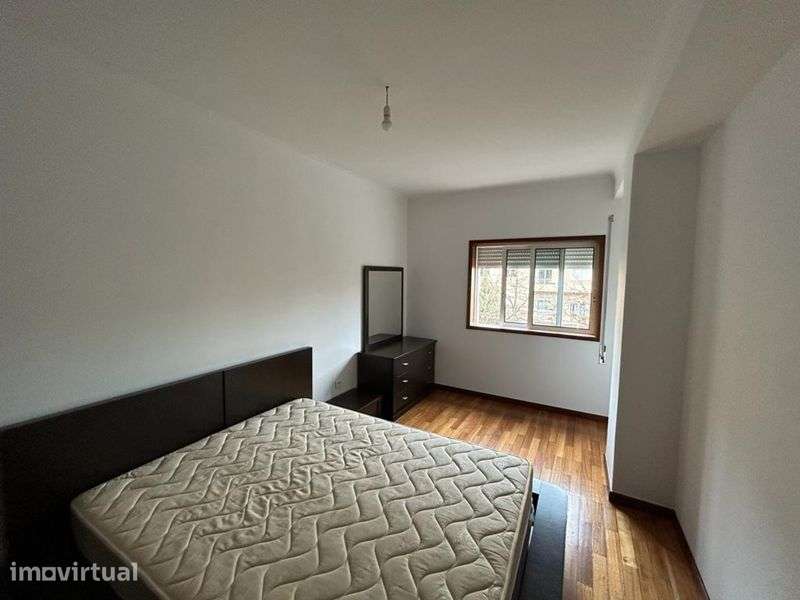 Apartamento T2 semi mobilado para arrendamento em Lamaçaes- Braga - Grande imagem: 2/10
