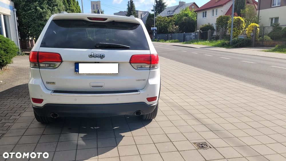 Jeep Grand Cherokee - 12