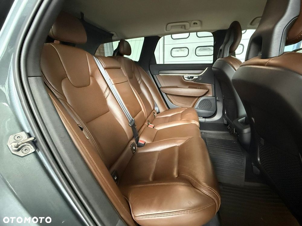 Volvo V90 Cross Country - 11