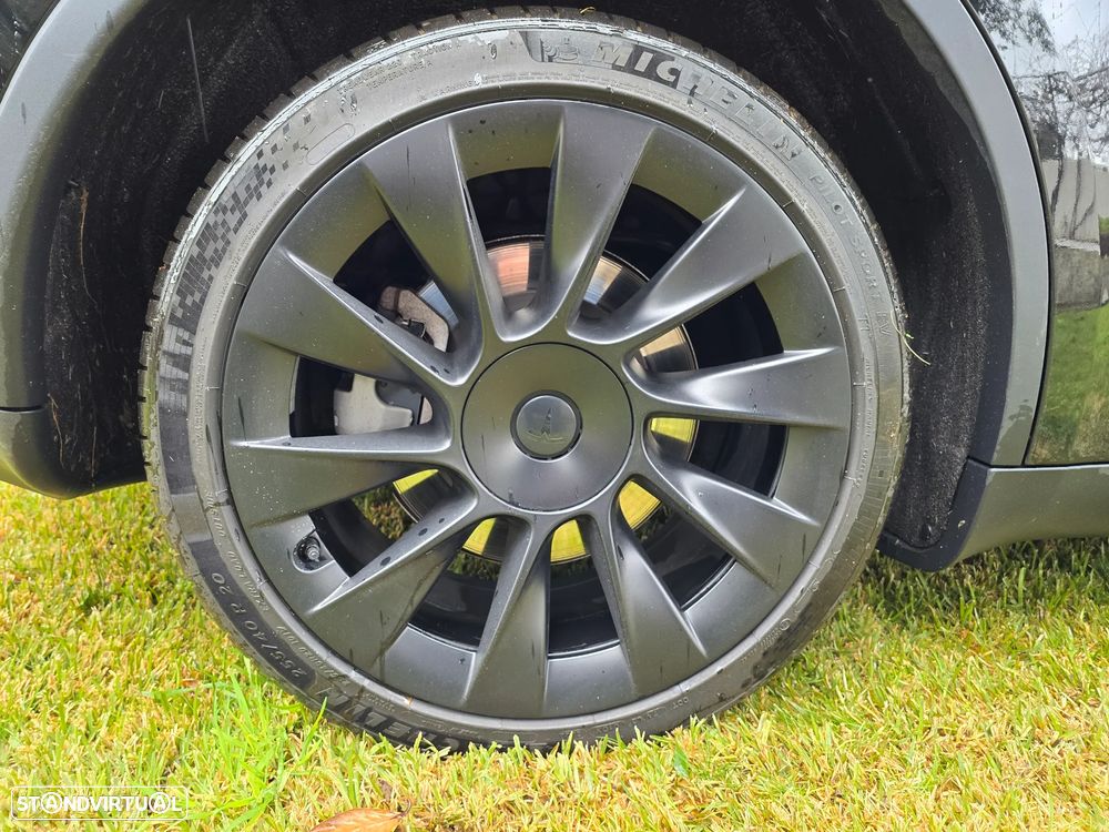 Tesla Model Y Long Range Dual Motor AWD - 11