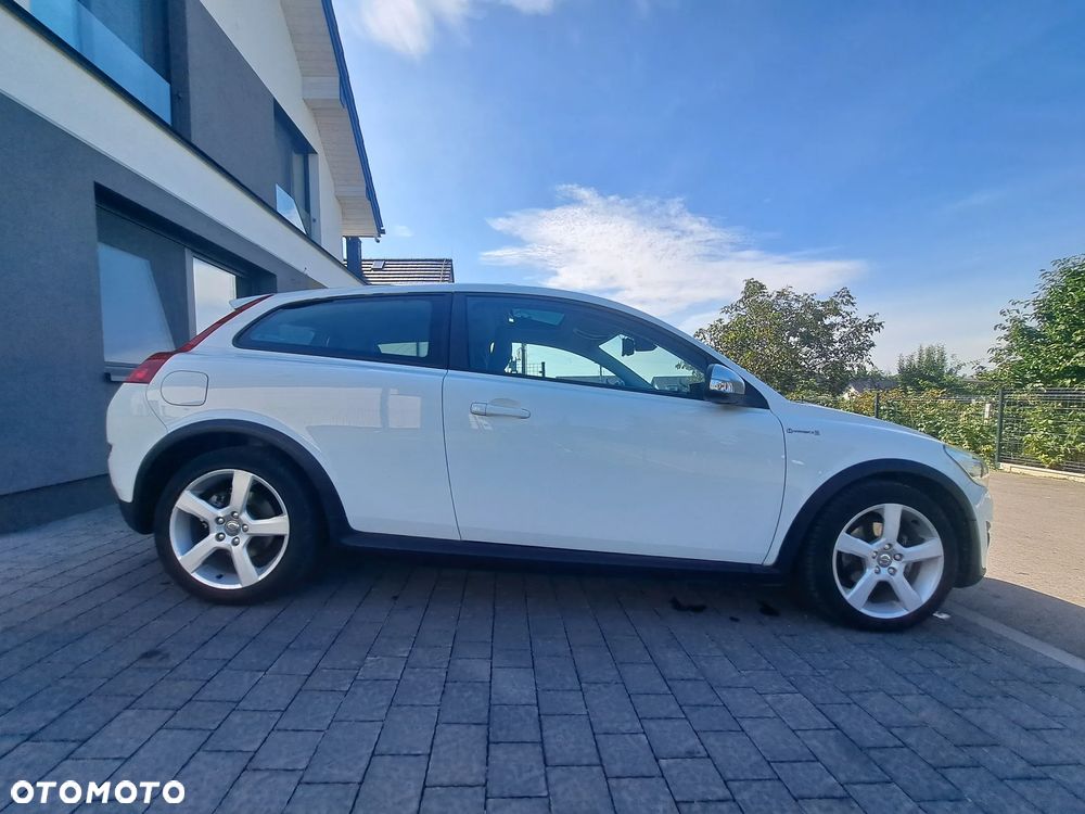 Volvo C30 D2 R-Design - 4