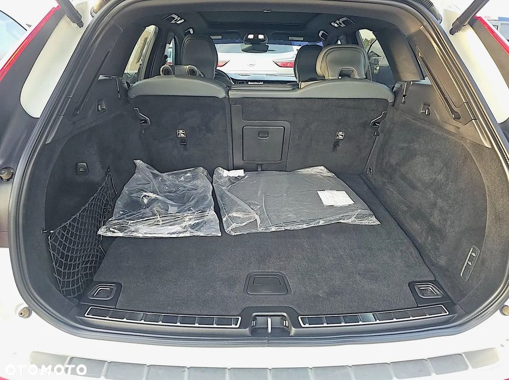 Volvo XC 60 T8 AWD Plug-In Hybrid R-Design - 15