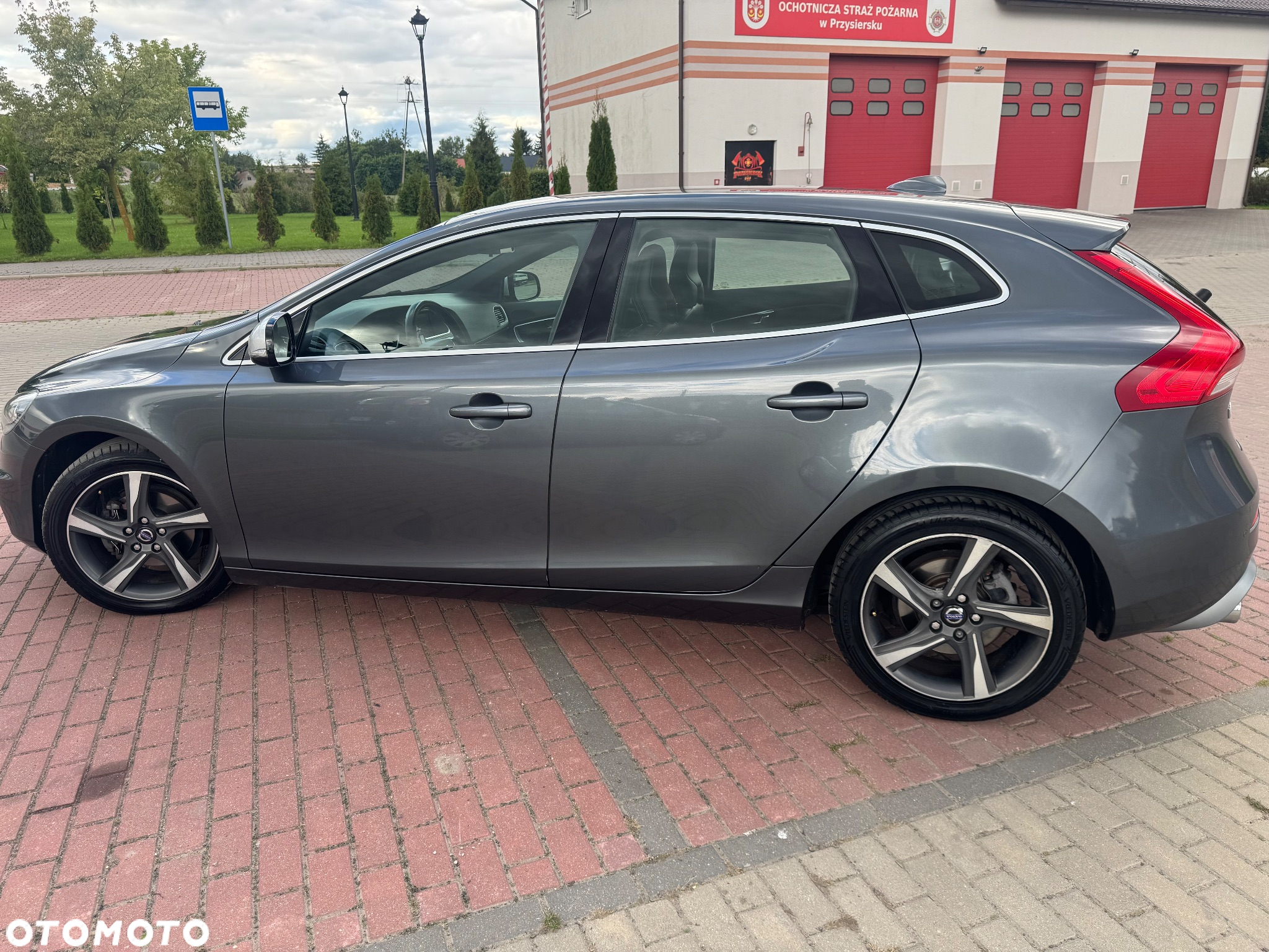 Volvo V40 D2 R-Design - 13