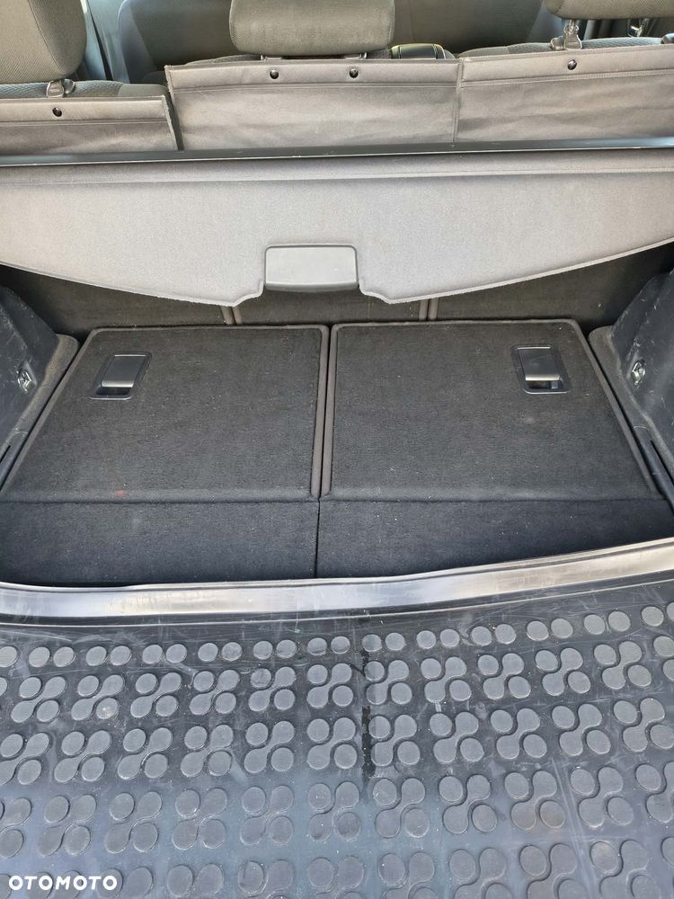 Toyota Corolla Verso - 3