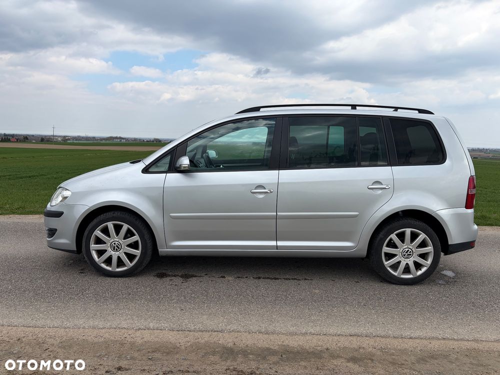 Volkswagen Touran 1.9 TDI DPF BlueMot Conceptline - 6