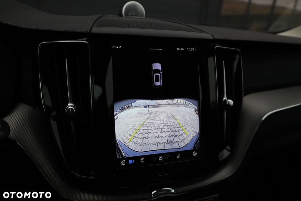 Volvo XC 60 B5 B AWD Ultimate Dark - 11